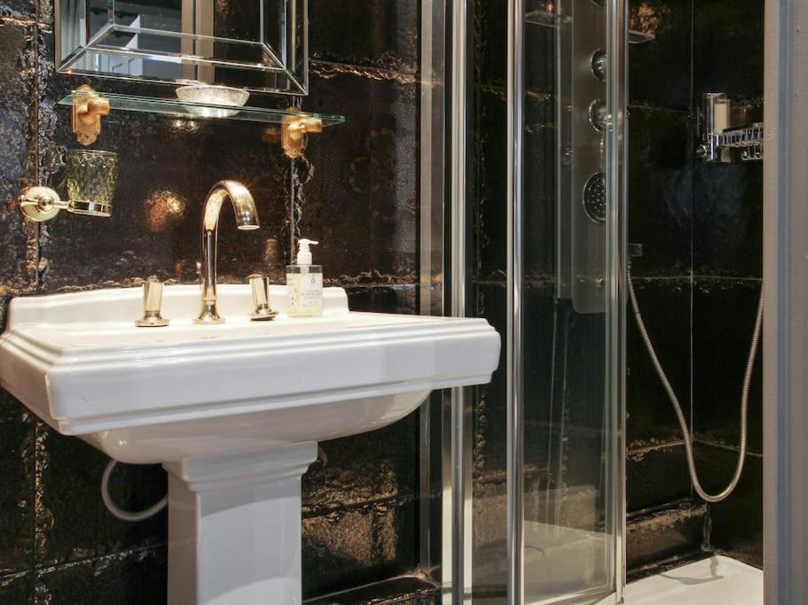 La Villa Du Louvre Párizs Kültér fotó